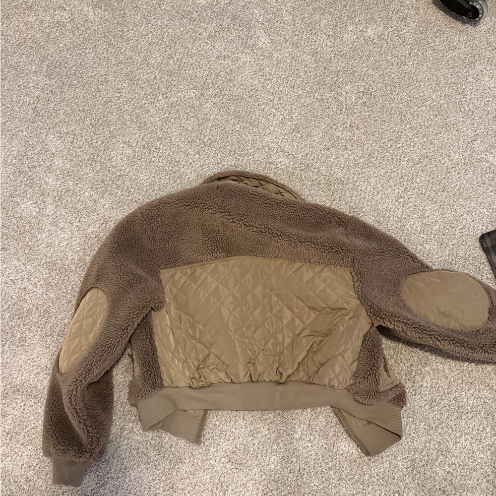 ALO Yoga Taupe Sherpa Jacket - Picture 3 of 3
